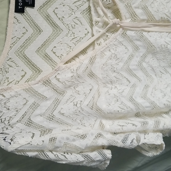 Torrid Cream Lace Top - Picture 3 of 4